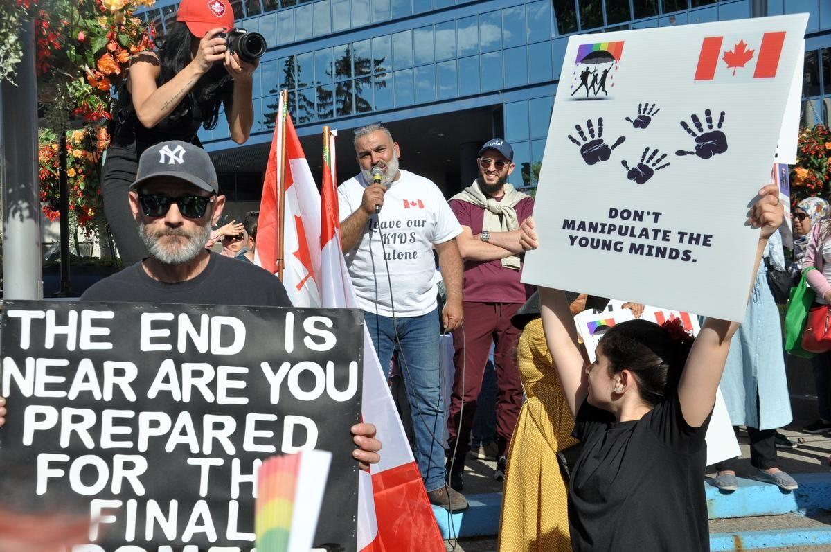 Musulmans et chrétiens s'unissent pour protester contre l'éducation LGBTQ+ au Canada