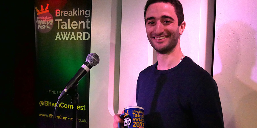 Un musulman britannique remporte le prix de la meilleure comédie de Birmingham