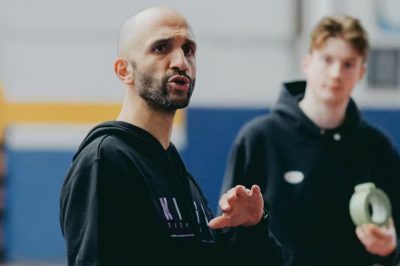 Briser les barrières : Rehana Khalil joue dans l'équipe de basket-ball britannique avec le hijab et le talent - À propos de l'Islam
