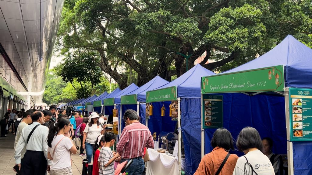 Des centaines de visiteurs assistent au premier First Food Festival de Hong Kong