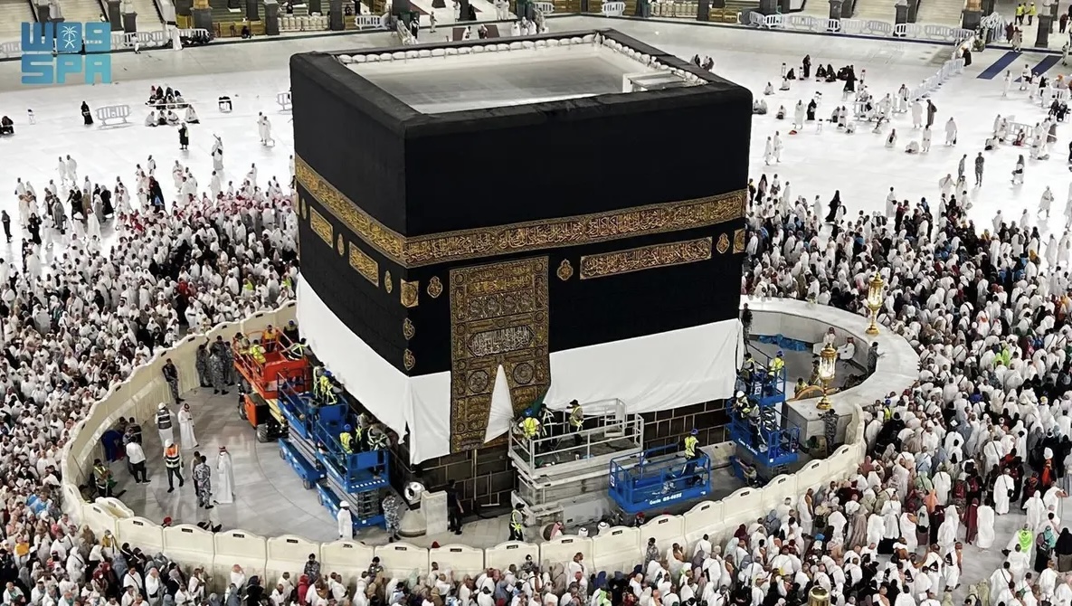 Kiswa de Ka`bah s'est repliée pour la saison du Hajj