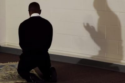 Les étudiants musulmans tirent la sonnette d'alarme alors que le Québec décide d'interdire les salles de prière et l'expression religieuse - À propos de l'Islam