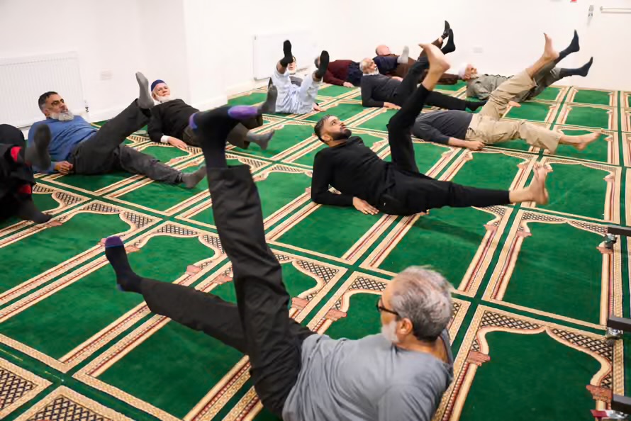 Dans les mosquées de Bradford, le Pilates aide les hommes à vieillir ensemble en meilleure santé - À propos de l'Islam