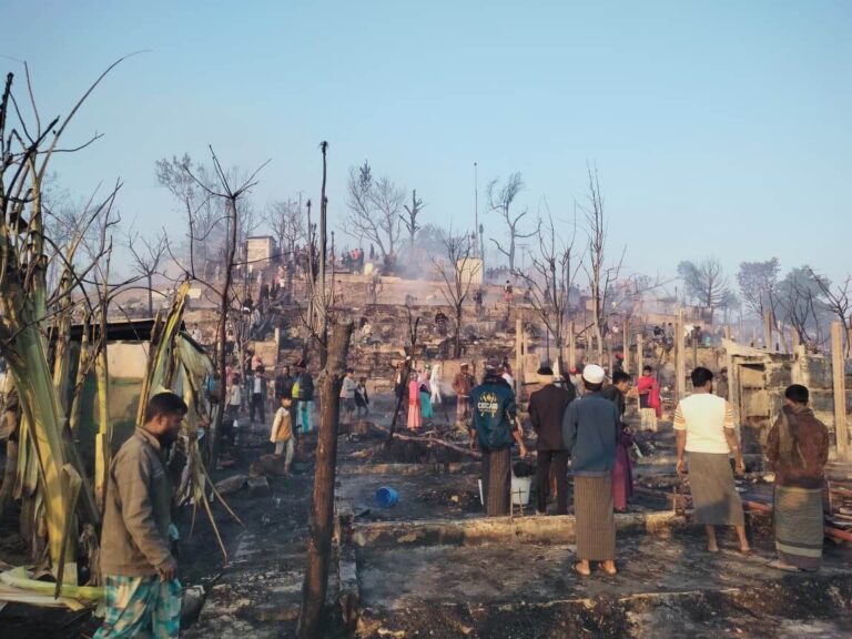 Soutien humanitaire du HHRD au milieu des incendies de camp des Rohingyas