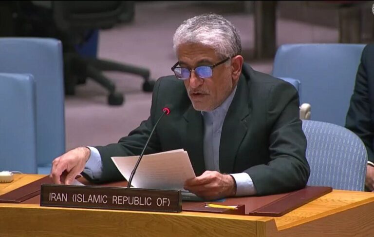 L’Iran met en garde contre les droits d’autodéfense alors que les États-Unis intensifient les tensions dans le détroit d’Ormuz