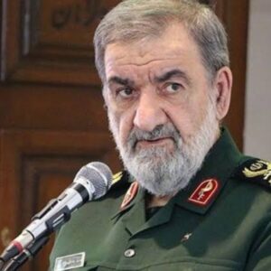 La nation iranienne et ses forces armées forceront les États-Unis à battre en retraite et à se rendre, selon le conseiller du dirigeant