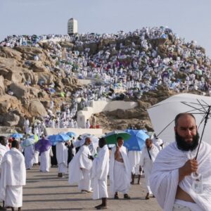 Plus de 2 millions de pèlerins gravissent le mont Arafat à l'occasion du point culminant du Hajj