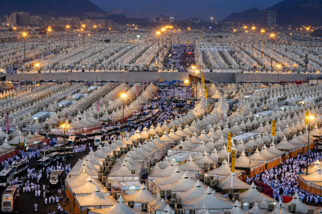 Près de deux millions de pèlerins se pressent à Mina alors que le Hajj commence