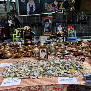 Les Cachemiriens font don d'argent, d'or et d'objets de valeur pour soutenir les civils dans le conflit iranien