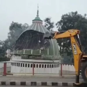 Deoria : des fidèles hindous blessés et bouleversés par la démolition de Mazar (sanctuaire)
