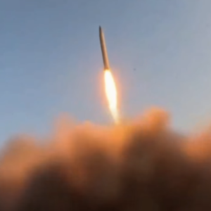 Le CGRI lance des frappes de missiles sur des bases américaines au Koweït et à Bahreïn dans un contexte d'escalade des tensions