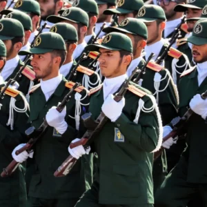 Le CGRI revendique des frappes de missiles et de drones sur des bases militaires américaines dans le Golfe et met en garde contre une « réponse écrasante » aux futures attaques