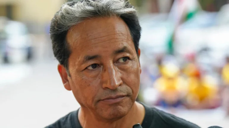 Des universitaires et des militants exhortent le ministre de l'Éducation, Dharmendra Pradhan, à démissionner au milieu de la grève de la faim de Sonam Wangchuk.