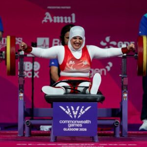 Débuts historiques dans le Commonwealth pour le para powerlifter anglais portant le hijab