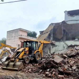 La Haute Cour d'Allahabad suspend le recouvrement de 6,41 crores ₹ dans l'affaire de démolition de la mosquée de Saharapur et demande la réponse du gouvernement UP