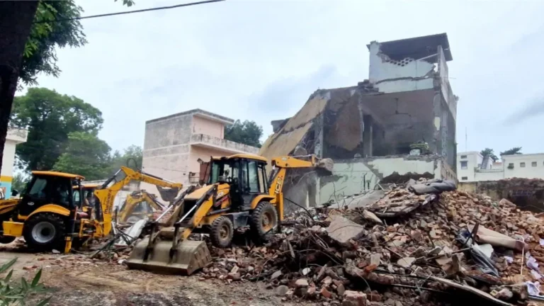 La Haute Cour d'Allahabad suspend le recouvrement de 6,41 crores ₹ dans l'affaire de démolition de la mosquée de Saharapur et demande la réponse du gouvernement UP