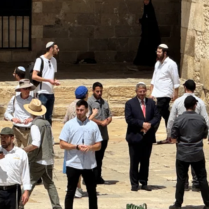 Le groupe israélien Ben-Gvir prend d'assaut la mosquée Al-Aqsa à Jérusalem-Est occupée