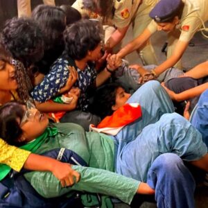 La police de Delhi arrête plus de 12 journalistes au milieu de manifestations exigeant la démission de Gyanesh Kumar