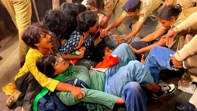 La police de Delhi arrête plus de 12 journalistes au milieu de manifestations exigeant la démission de Gyanesh Kumar