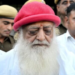 Le directeur du Chhattisgarh a été démis de ses fonctions après la distribution à l'école de livrets liés à Asaram