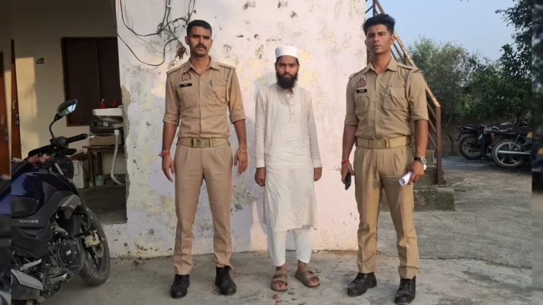 Le haut-parleur de la mosquée saisi et Muazzen Faizan arrêté après que les autorités ont entendu Azaan à Bijnor