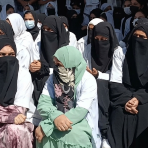 Les étudiants en soins infirmiers du GMC Doda allèguent du harcèlement à cause de la burqa ; le collège constitue un comité d'enquête