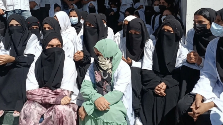 Les étudiants en soins infirmiers du GMC Doda allèguent du harcèlement à cause de la burqa ; le collège constitue un comité d'enquête