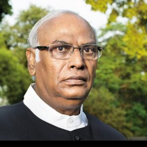 Un employé du BJP dépose une plainte contre Kharge pour la remarque « Modi ka baap » à Patna